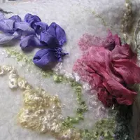 Валяный клатч с вышивкой лентами «Сирень»