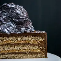 Два торта: Копченый шоколад и фундук