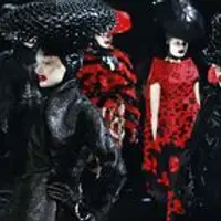 История моды: параллельные миры А. Маккуина