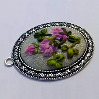 Вышиваем броши и кулоны