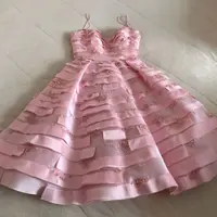 Розовое платье