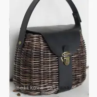 Плетеная сумка с кожаной крышкой