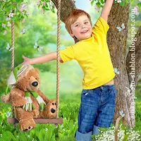 Детский весенний фотошаблон Мишка на качелях