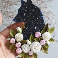 Космос в цветах: украшение из полимерной глины