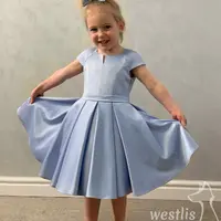 Детское нарядное платье из атласа с юбкой-солнце в складку