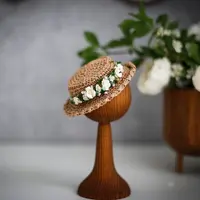 Шляпка из рафии для куколки