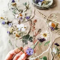 Льдинки: мастер-класс по заливке цветов в эпоксидную смолу