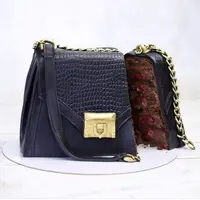 3D-торт «Сумка» и торт «Шоколадный трюфель с клюквой»