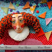 Пакетница "Рыжая дама в ярком"