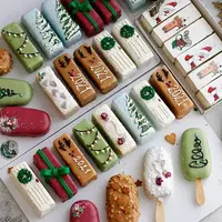 Нарезные пирожные и чизкейки. Новогодний декор