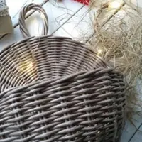 Круглая настенная корзина с биркой из бумажной лозы