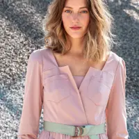 Платье миди с длинным рукавом и эффектным лифом