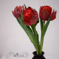 Красный пионовидный тюльпан из холодного фарфора