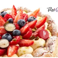 Дакуаз с кремом и фруктами