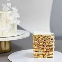 Торт «Малина-сливочный крем-карамель»