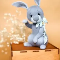 Вязаная игрушка Ушастик