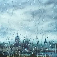 Капли на стекле