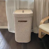 Прямоугольная корзина со скругленными углами с деревянным дном и крышкой