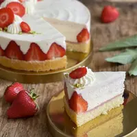 Клубничный мраморный чизкейк