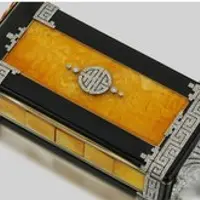 Золотые капли. Янтарь в искусстве: от амулета до Янтарной комнаты