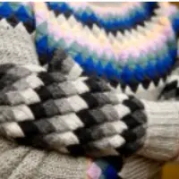 Вязаные спицами варежки Treasure Trove