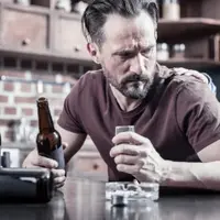 Травма родом из детства: особенности личности и стратегии психотерапии взрослых детей алкоголиков