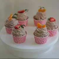 Морковные капкейки с арахисом, соленой карамелью и кремом пломбир