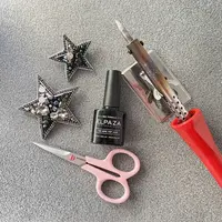 Обработка края броши с помощью паяльника и УФ-лампы