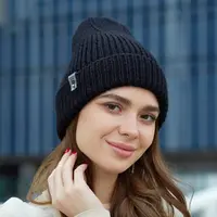 Женская шапка спицами с отворотом