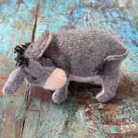 Вязаный спицами ослик Иа