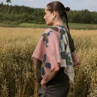 Вязаный мохеровый платок с цветами Clematis