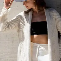 Стильный кардиган резинкой со спущенным плечом Silesian