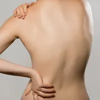 Правосторонний сколиоз и поворот грудной клетки влево