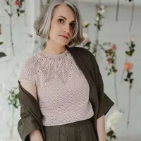Вязаный крючком топ с круглой кокеткой Sivu Tee