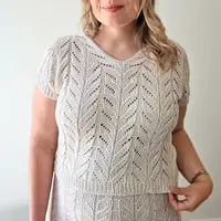 Топ вязаный спицами ажурными листьями сверху Ebba tee