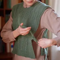 Безрукавка с завязками на боковых сторонах корпуса Cora