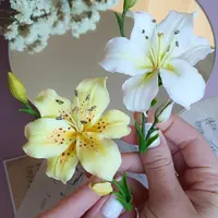 Брошь Лилия