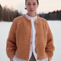 Вязаный спицами жакет Cork