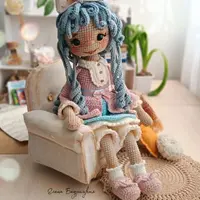 Девочка с голубыми волосами