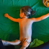 Детский массаж: без истерик, здоровый рост, умный мозг — всего за 10 минут в день