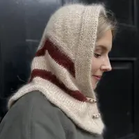 Стильный капюшон необычной конструкции Karen