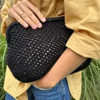 Клатч вязаный спицами ажурной сеткой Juno Clutch