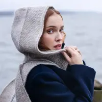 Вязаный спицами шарф-капюшон Islet