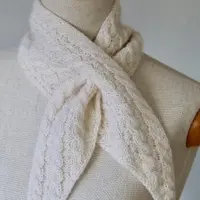 Вязаный спицами двусторонний шарф косами Little Turnaround