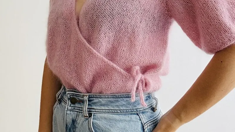 Camille Blouse — вязаная мохеровая блуза спицами с запахом