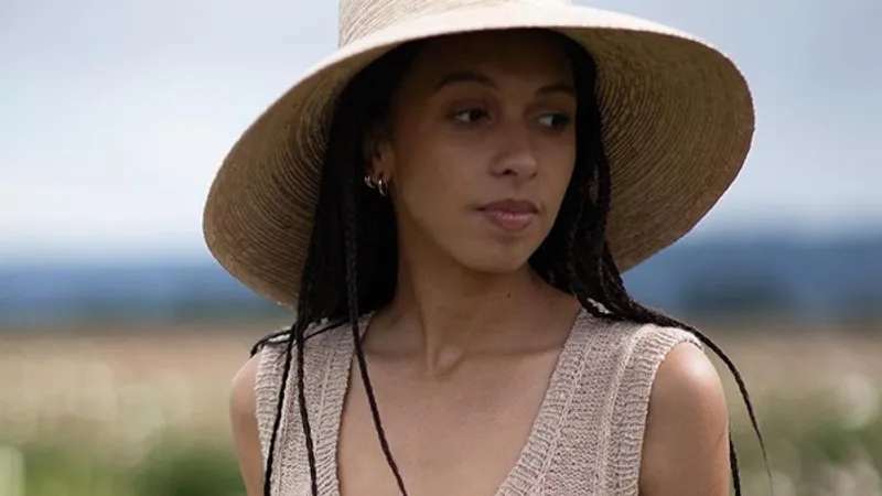 Вязаный спицами женственный топ на пуговицах Sauvie